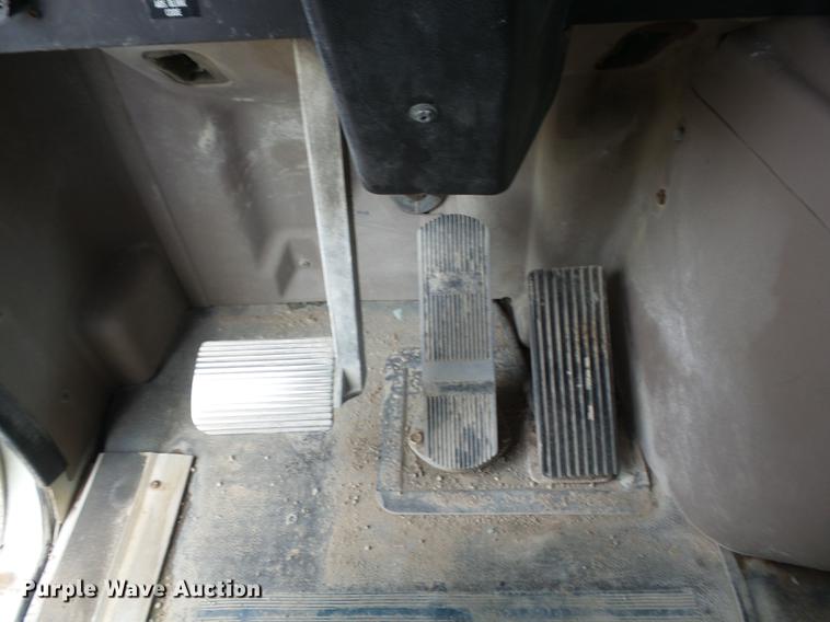 image for item DF1252 2006 International 9400i semi truck