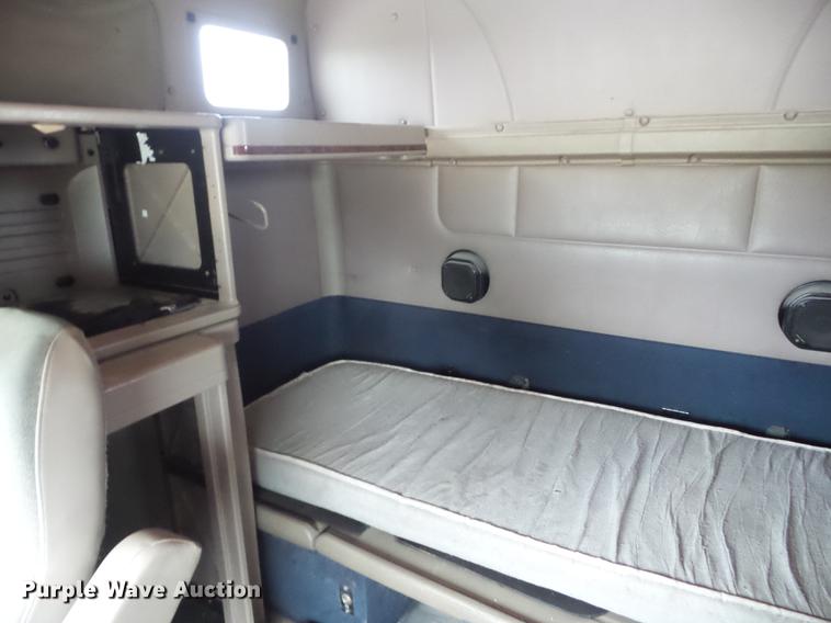 image for item DF1252 2006 International 9400i semi truck