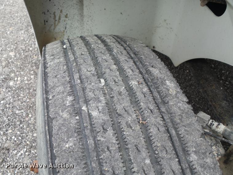 image for item DF1252 2006 International 9400i semi truck