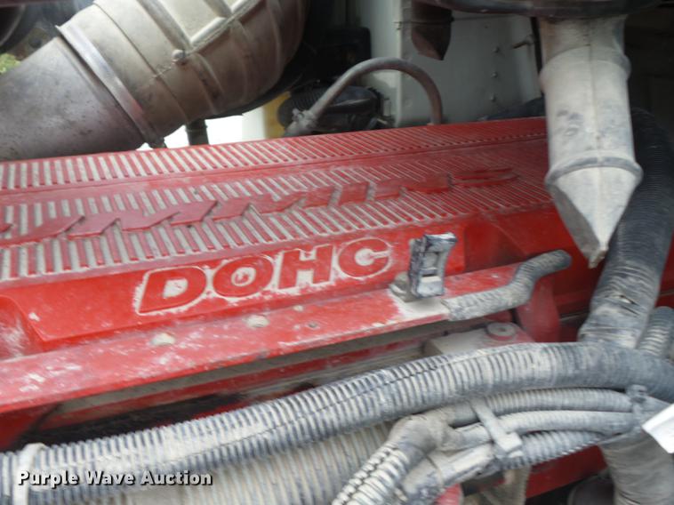 image for item DF1252 2006 International 9400i semi truck