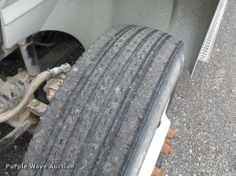 image for item DF1252 2006 International 9400i semi truck