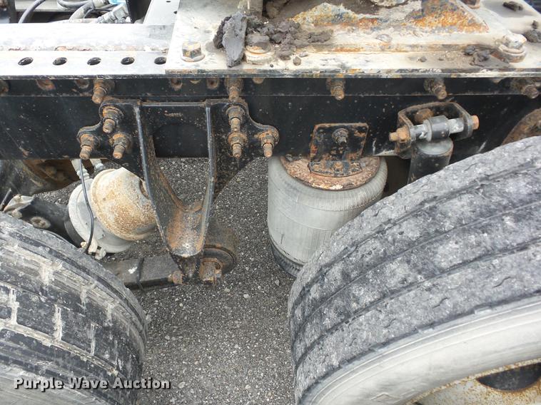 image for item DF1252 2006 International 9400i semi truck