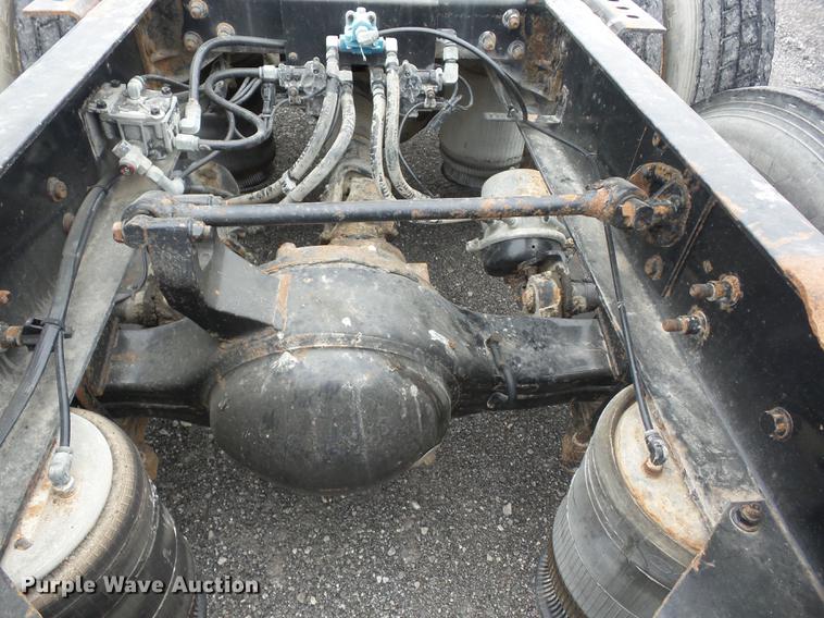 image for item DF1252 2006 International 9400i semi truck