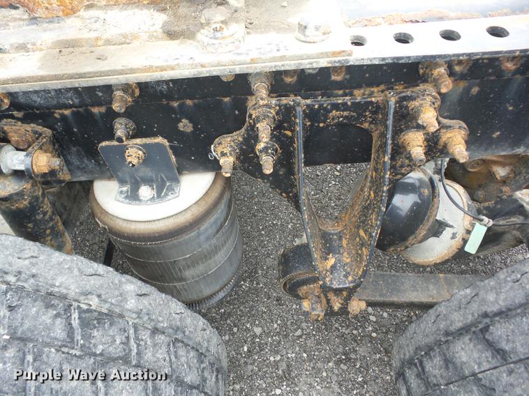 image for item DF1252 2006 International 9400i semi truck