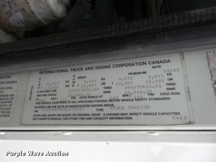 image for item DF1253 2006 International 9400i semi truck
