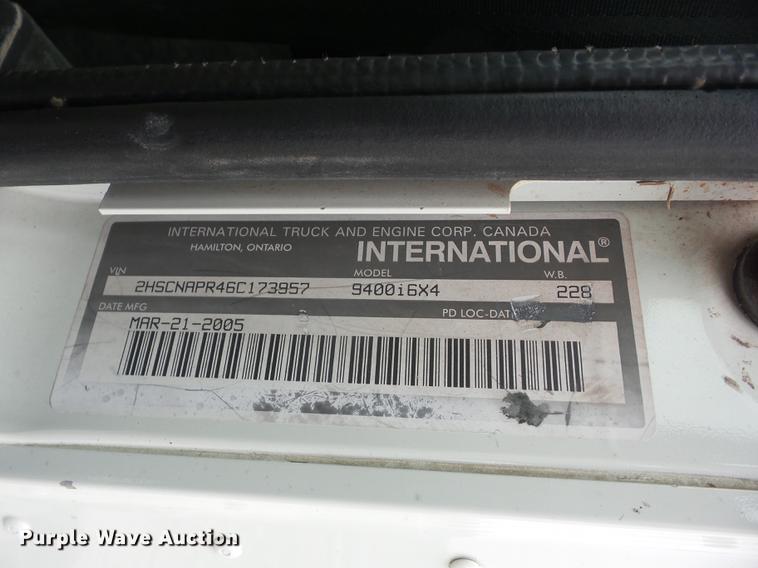 image for item DF1253 2006 International 9400i semi truck