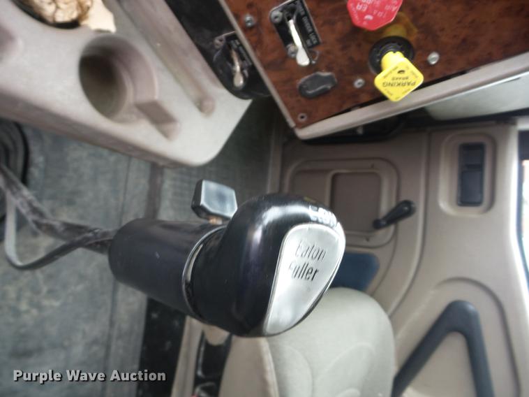 image for item DF1253 2006 International 9400i semi truck