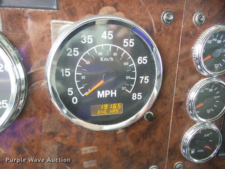 image for item DF1253 2006 International 9400i semi truck