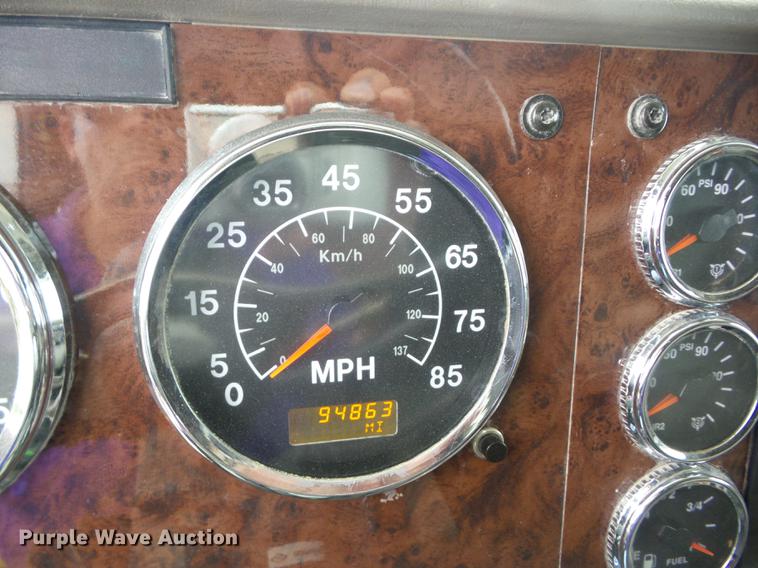 image for item DF1253 2006 International 9400i semi truck