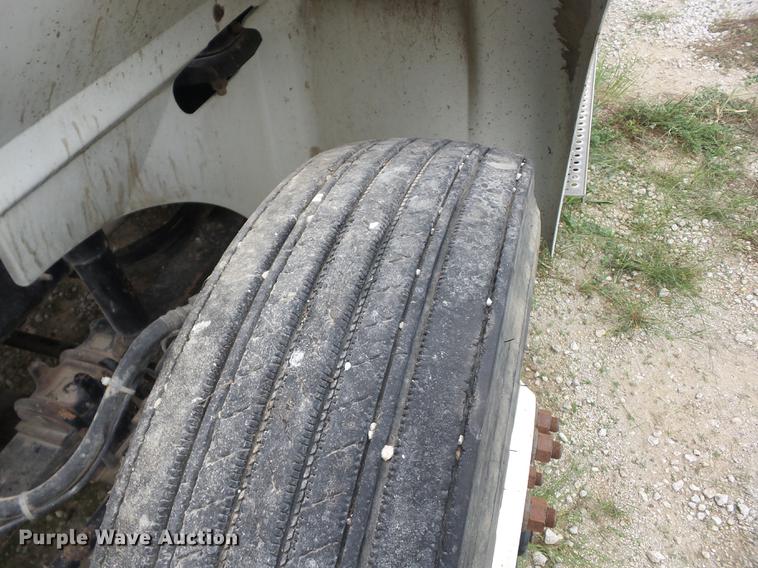 image for item DF1253 2006 International 9400i semi truck