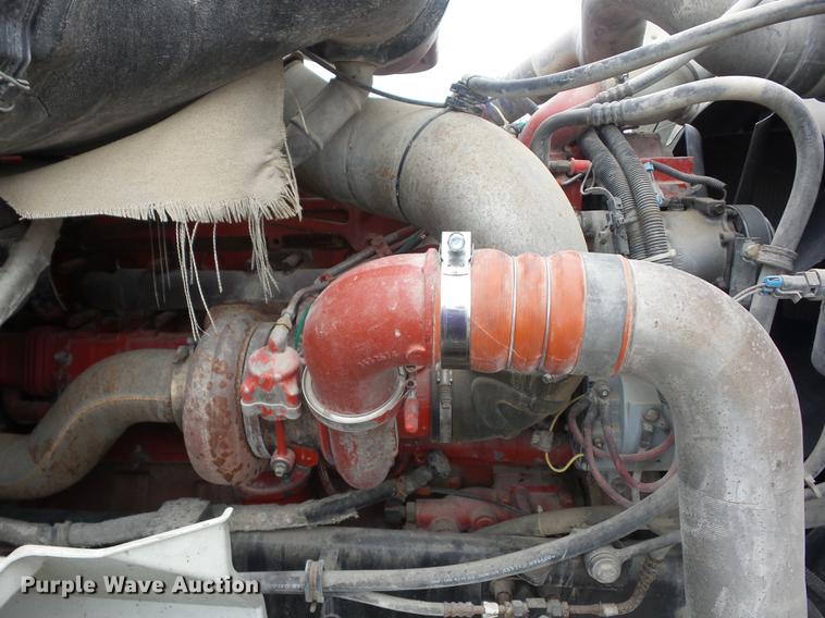 image for item DF1253 2006 International 9400i semi truck