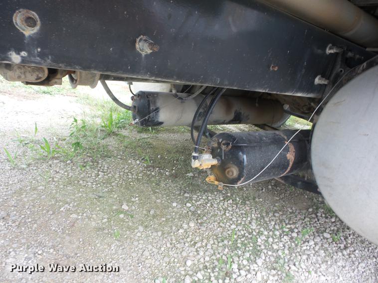 image for item DF1253 2006 International 9400i semi truck