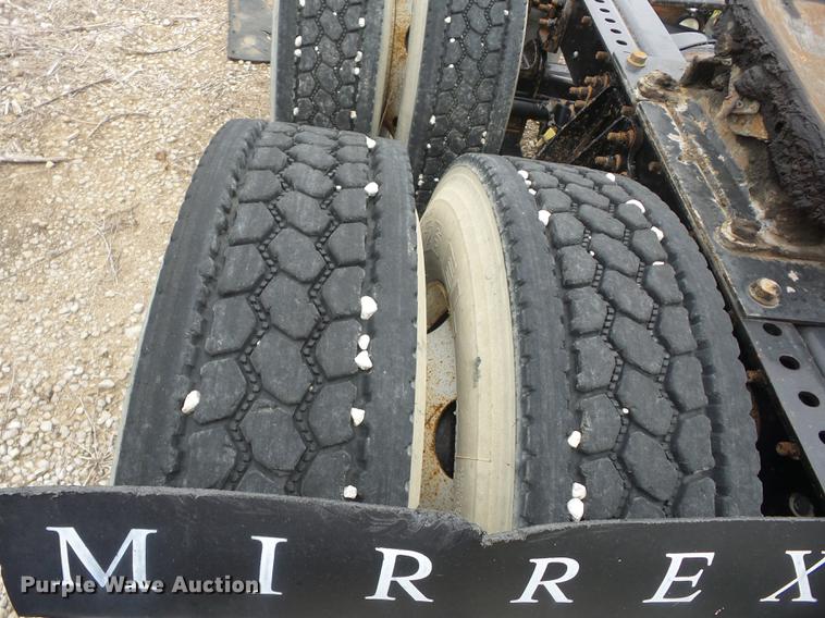 image for item DF1253 2006 International 9400i semi truck