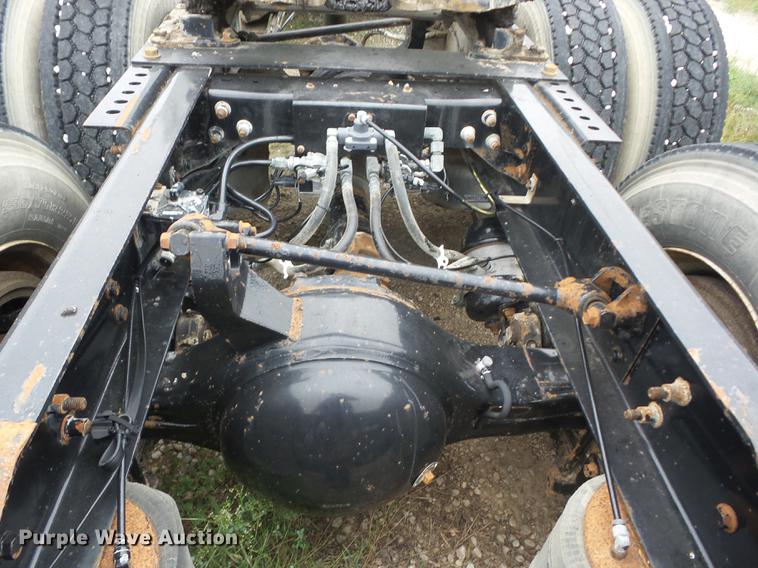 image for item DF1253 2006 International 9400i semi truck