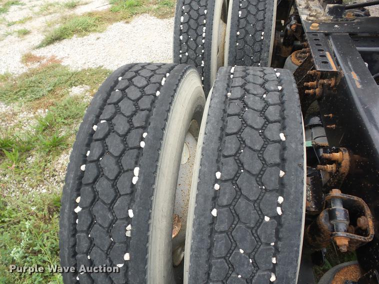 image for item DF1253 2006 International 9400i semi truck