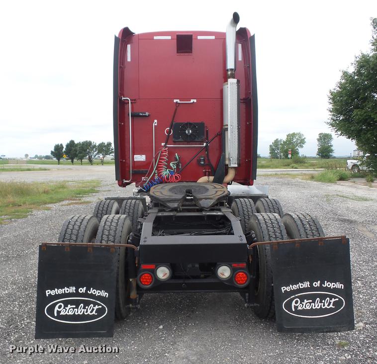 image for item DF1254 2010 Peterbilt 387 semi truck