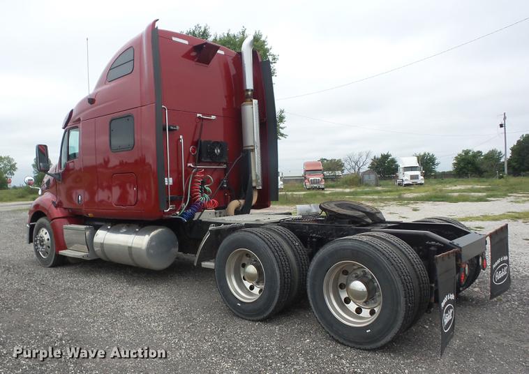 image for item DF1254 2010 Peterbilt 387 semi truck