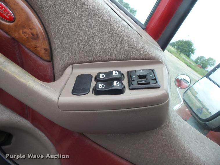 image for item DF1254 2010 Peterbilt 387 semi truck