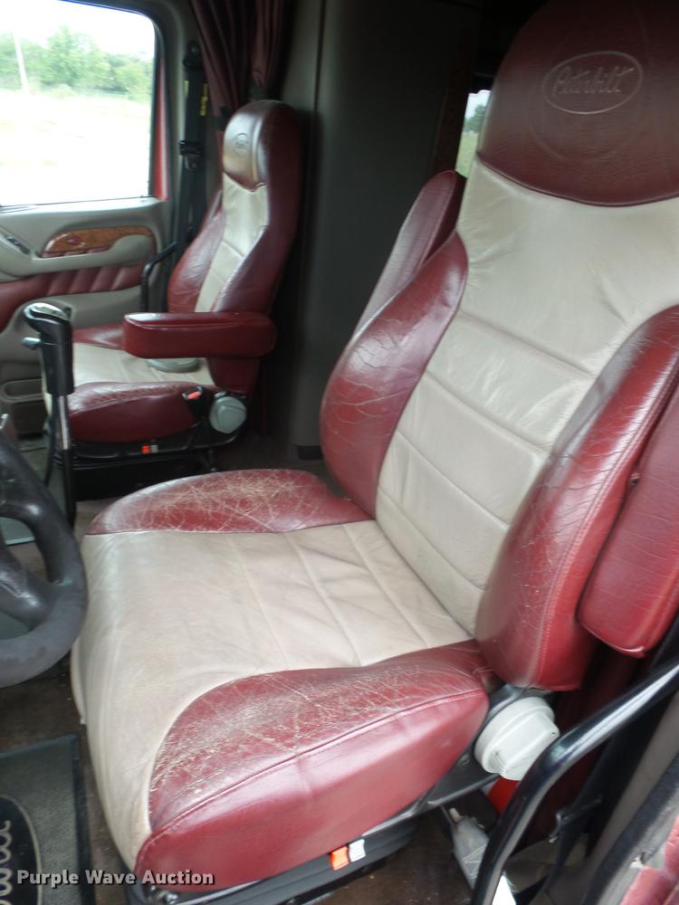 image for item DF1254 2010 Peterbilt 387 semi truck