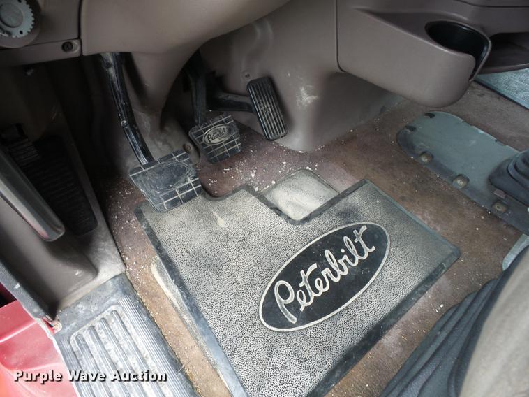 image for item DF1254 2010 Peterbilt 387 semi truck