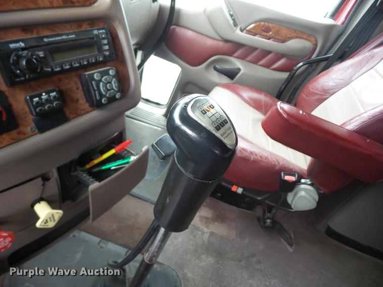 image for item DF1254 2010 Peterbilt 387 semi truck