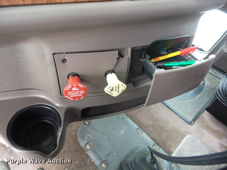 image for item DF1254 2010 Peterbilt 387 semi truck