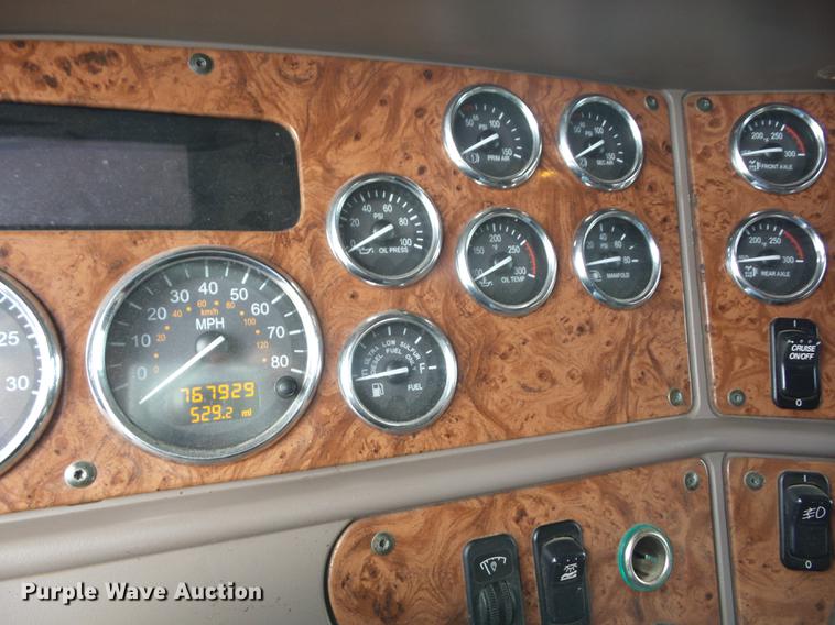 image for item DF1254 2010 Peterbilt 387 semi truck