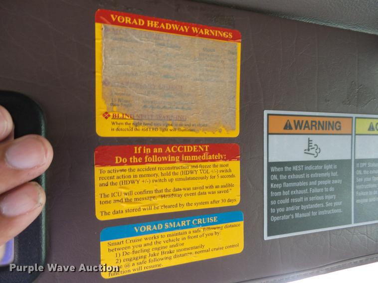 image for item DF1254 2010 Peterbilt 387 semi truck