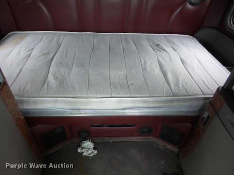 image for item DF1254 2010 Peterbilt 387 semi truck