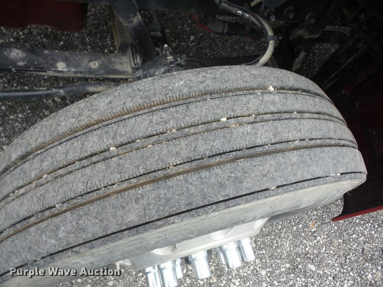 image for item DF1254 2010 Peterbilt 387 semi truck