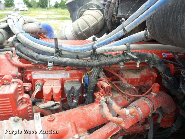 image for item DF1254 2010 Peterbilt 387 semi truck