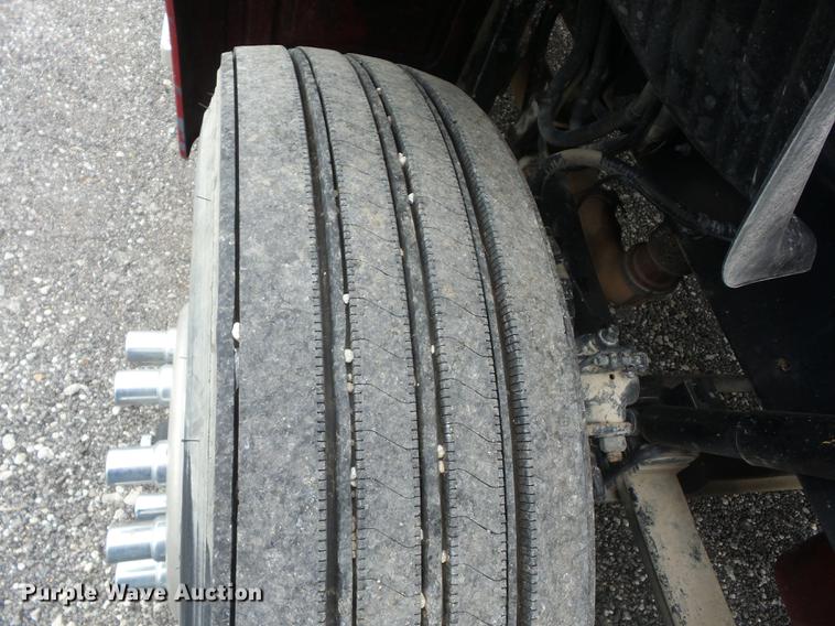 image for item DF1254 2010 Peterbilt 387 semi truck