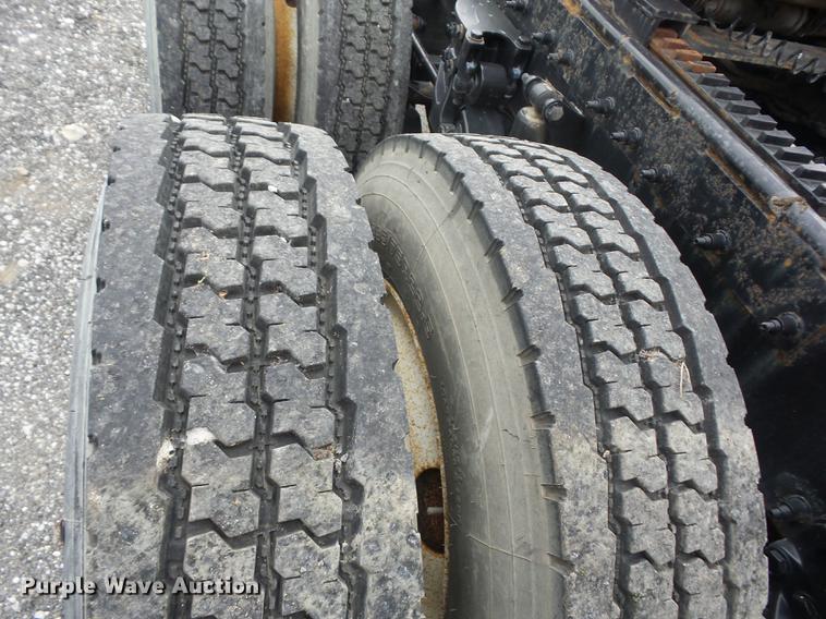 image for item DF1254 2010 Peterbilt 387 semi truck