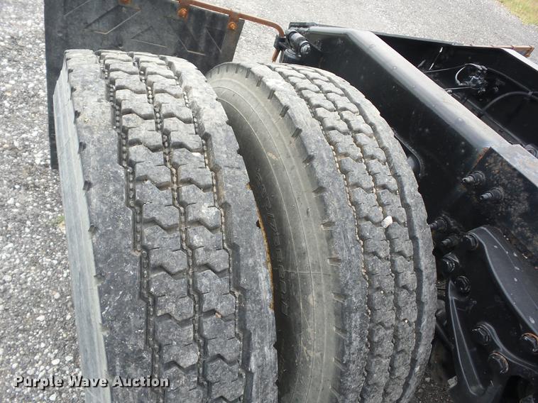 image for item DF1254 2010 Peterbilt 387 semi truck