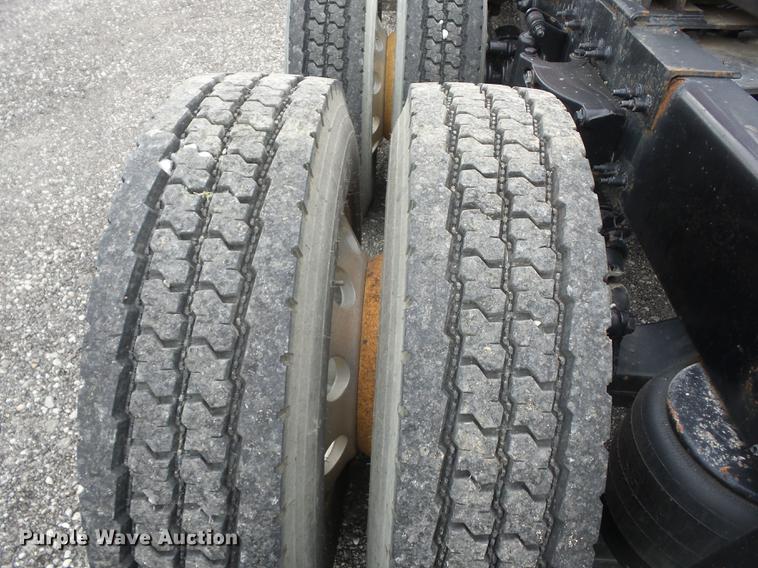 image for item DF1254 2010 Peterbilt 387 semi truck