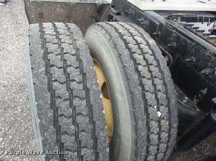 image for item DF1254 2010 Peterbilt 387 semi truck