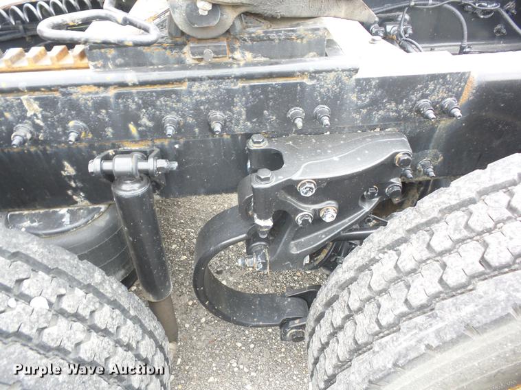 image for item DF1254 2010 Peterbilt 387 semi truck