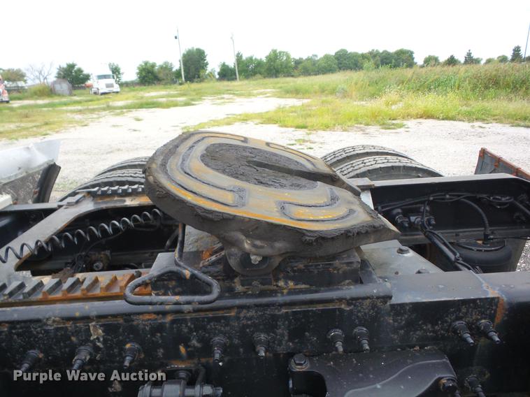 image for item DF1254 2010 Peterbilt 387 semi truck