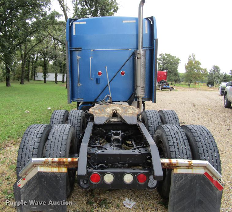 image for item DF3861 2007 Kenworth T600 semi truck