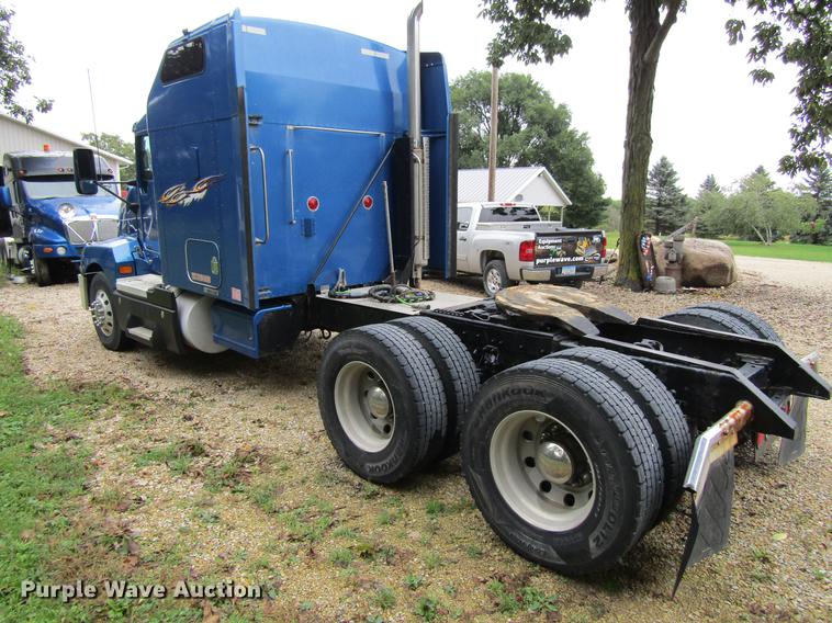 image for item DF3861 2007 Kenworth T600 semi truck