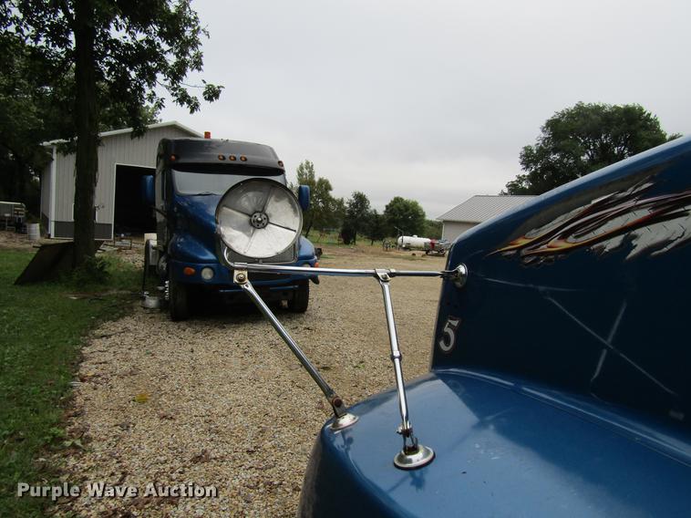 image for item DF3861 2007 Kenworth T600 semi truck