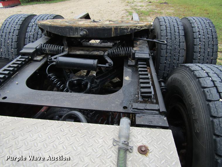 image for item DF3861 2007 Kenworth T600 semi truck