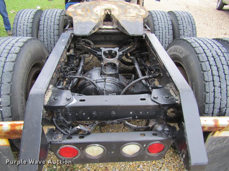 image for item DF3861 2007 Kenworth T600 semi truck