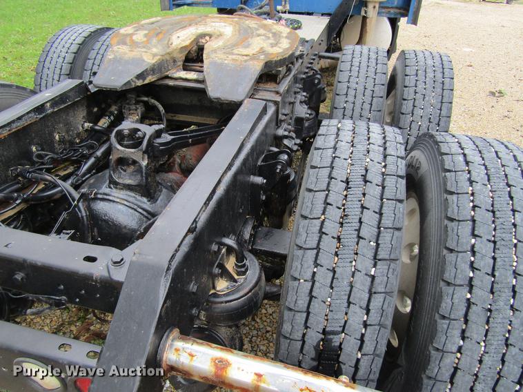 image for item DF3861 2007 Kenworth T600 semi truck