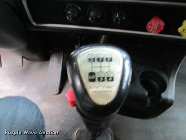 image for item DF3861 2007 Kenworth T600 semi truck