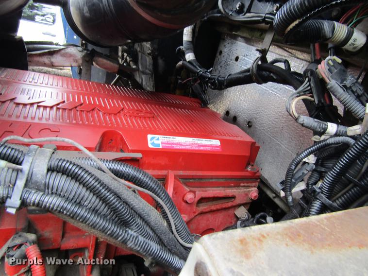 image for item DF3861 2007 Kenworth T600 semi truck