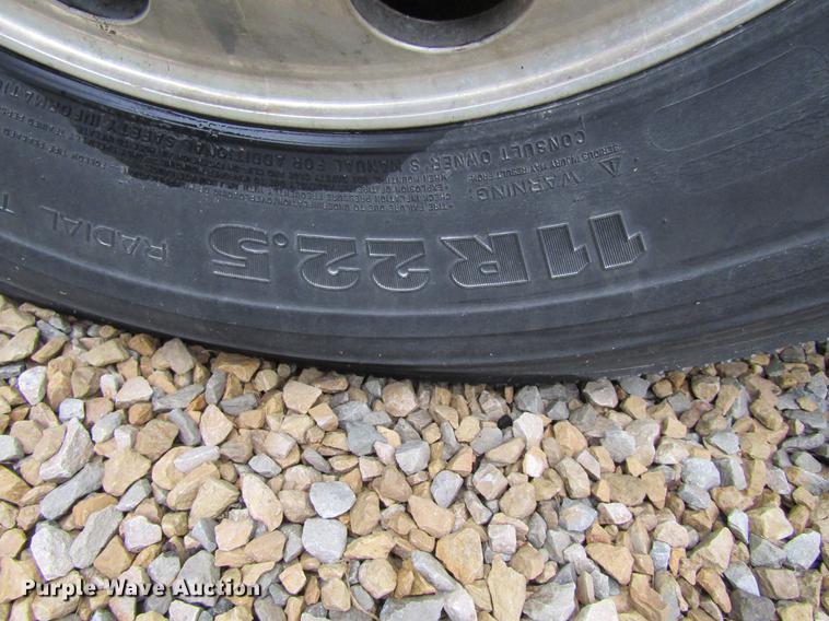 image for item DF3861 2007 Kenworth T600 semi truck