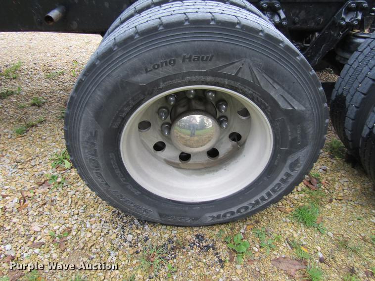 image for item DF3861 2007 Kenworth T600 semi truck