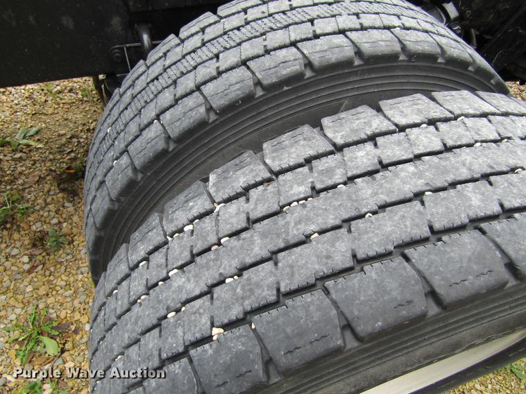 image for item DF3861 2007 Kenworth T600 semi truck