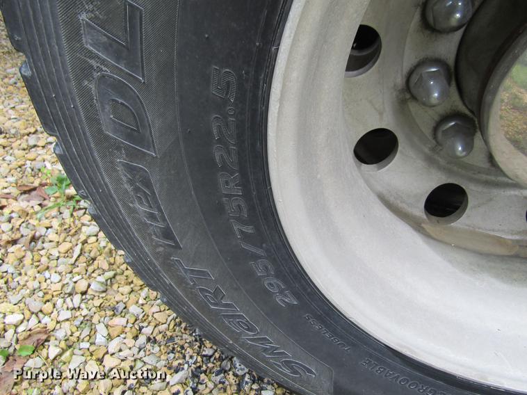 image for item DF3861 2007 Kenworth T600 semi truck